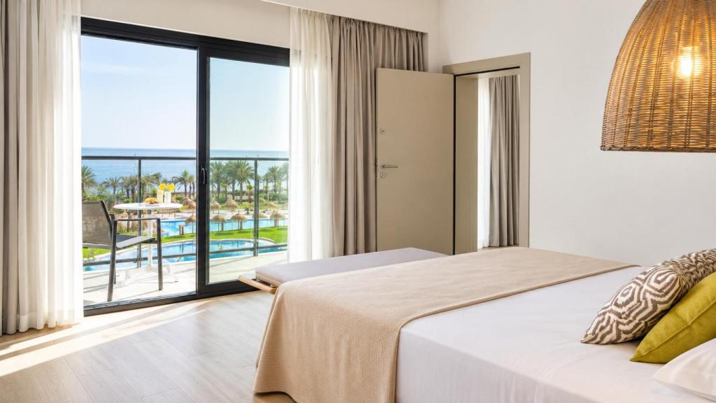 Las habitaciones Exclusive Vista Mar permiten disfrutar del Mediterráneo sin salir de la terraza.