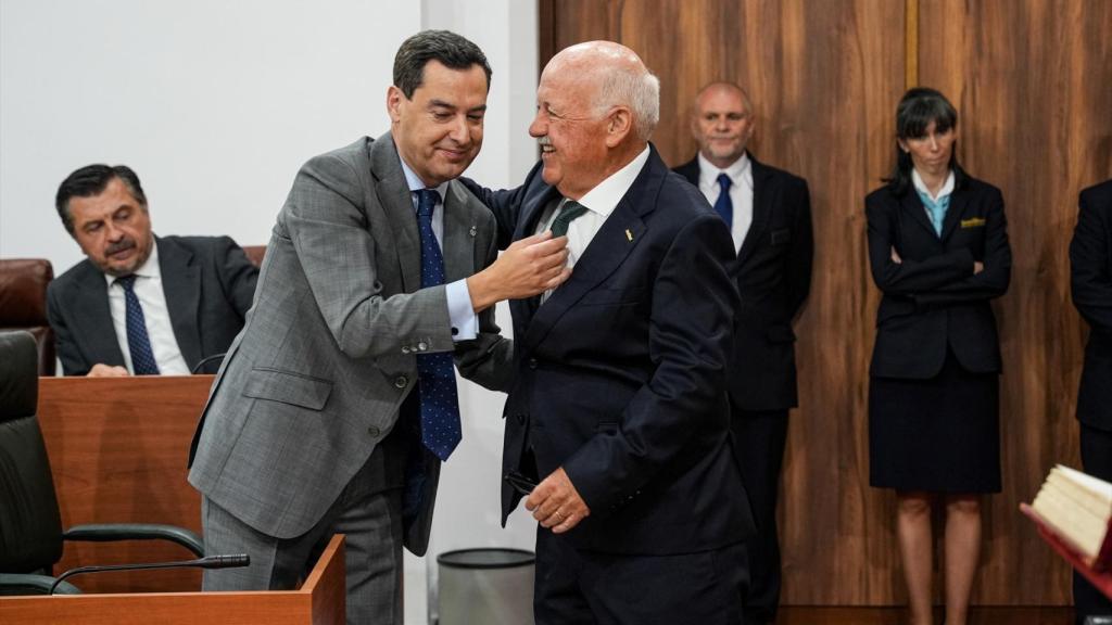 Jesús Aguirre, presidente del Parlamento, con Juanma Moreno