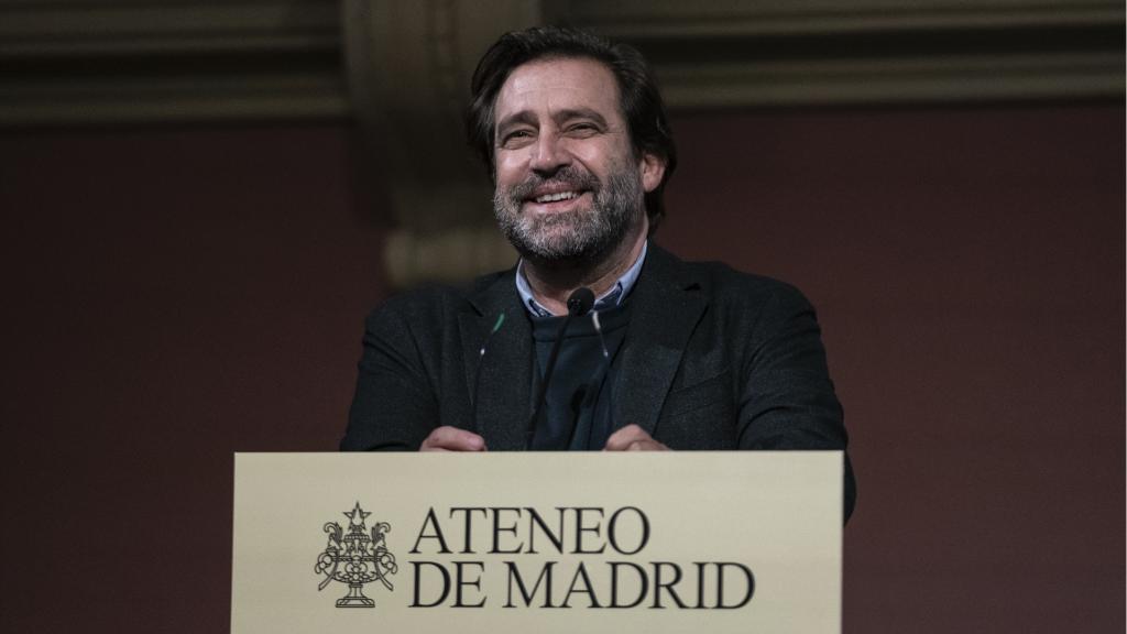 El portavoz de Zapatero, Luis Arroyo, durante un acto en el Ateneo de Madrid.