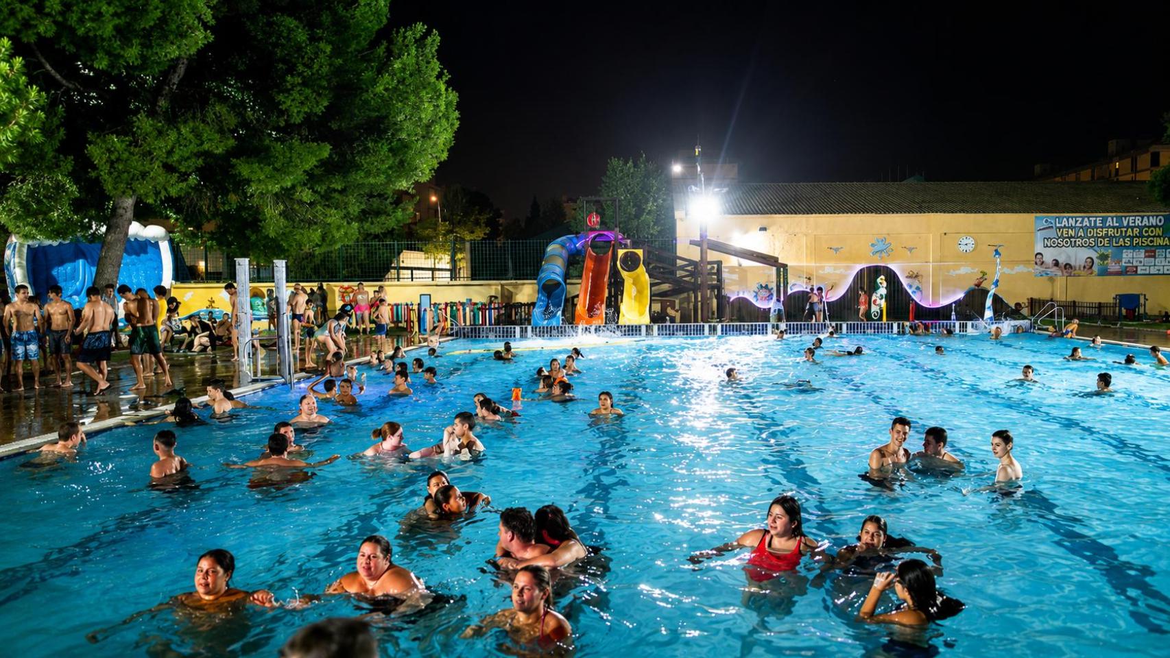 Piscina nocturna de Valencia. Aquaval