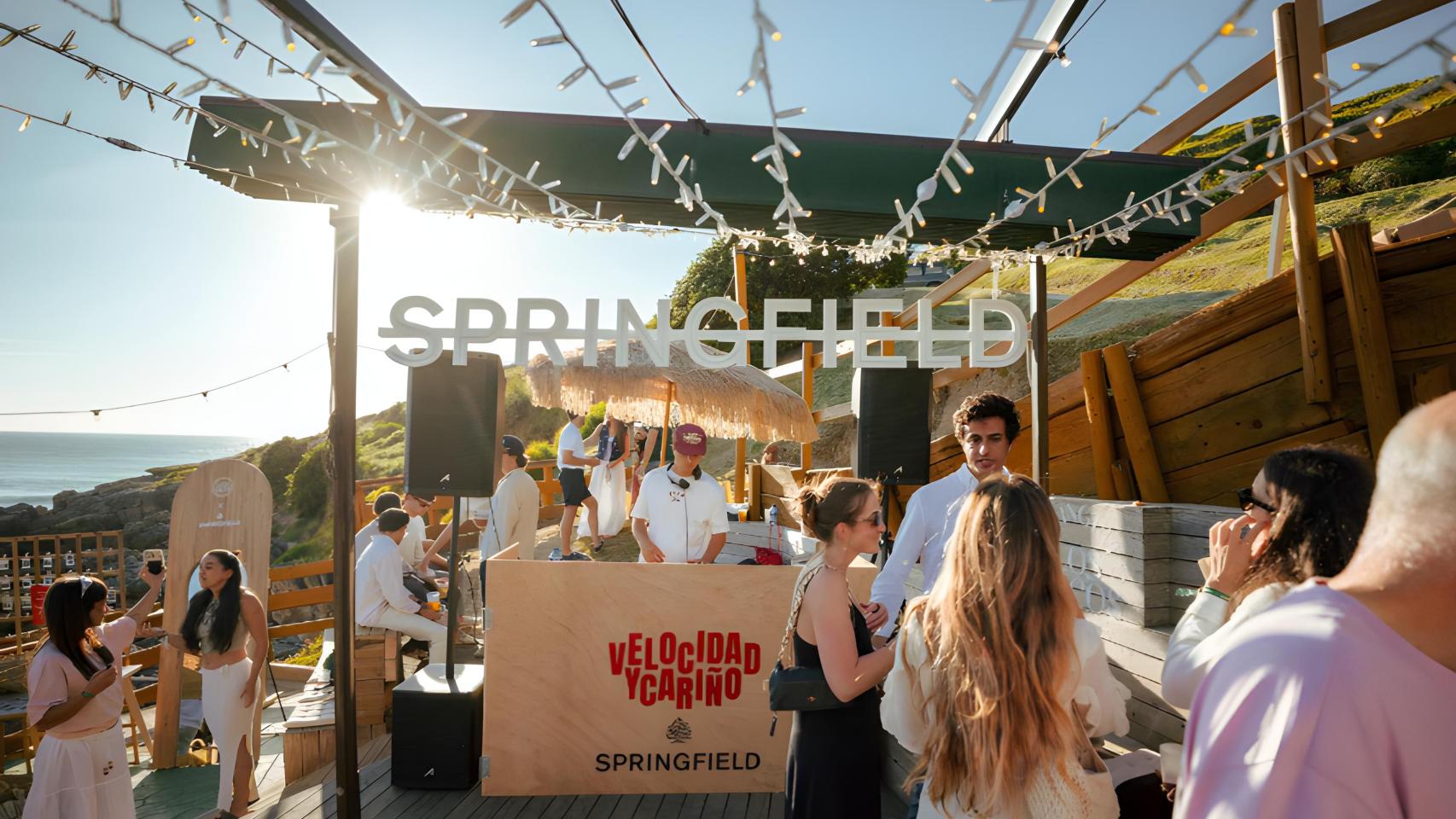 'Bendito Verano, la colección veraniega de Springfield que llega a los chiringuitos.