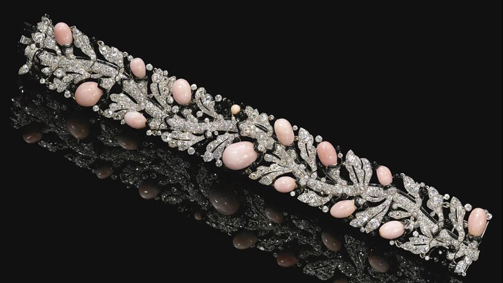 El brazalete de la reina Victoria Eugenia que se subastó en 2012 y ahora ha aparecido en una exposición de Cartier en Melbourne.