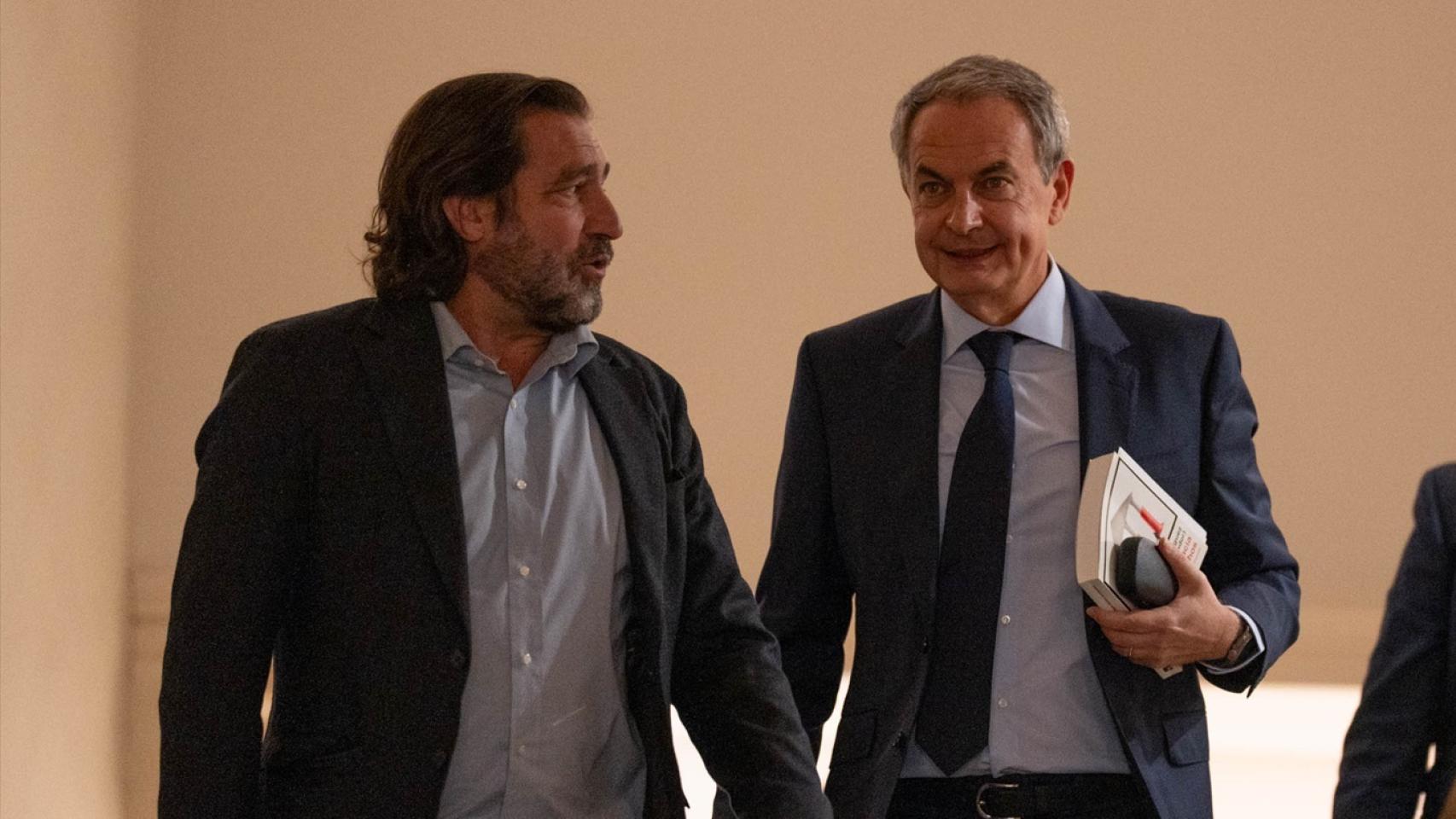 Luis Arroyo y el expresidente José Luis Rodríguez Zapatero, en septiembre de 2024 en el Ateneo.