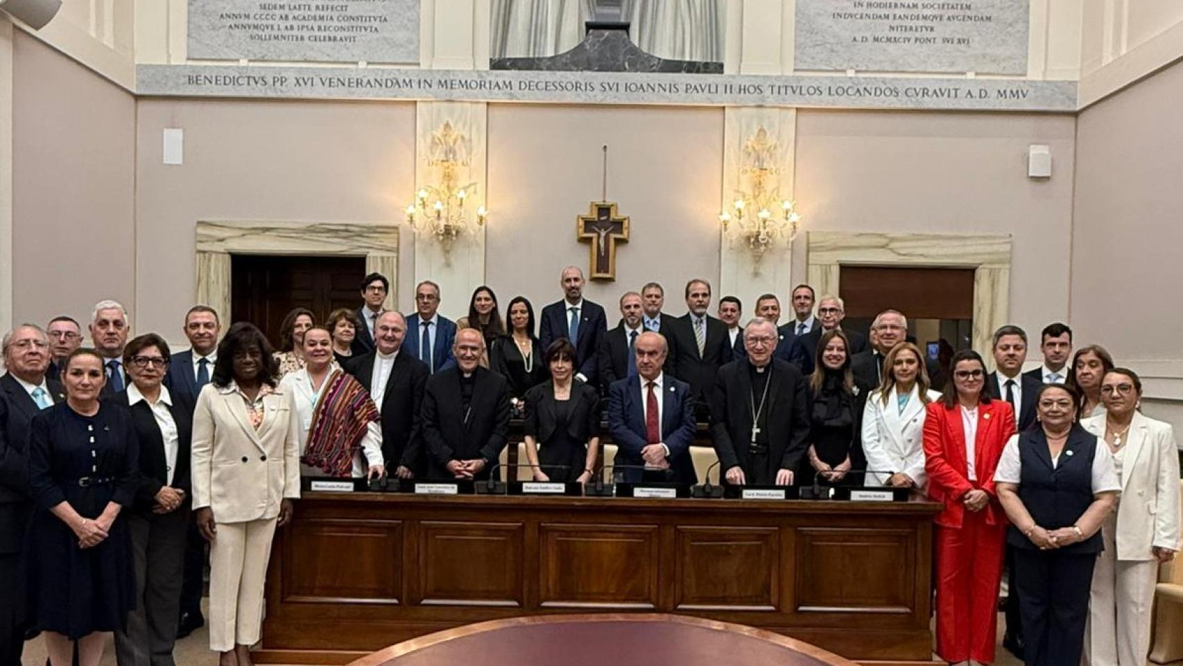 Fotografía de la reunión organizada por la OEI en el Vaticano.