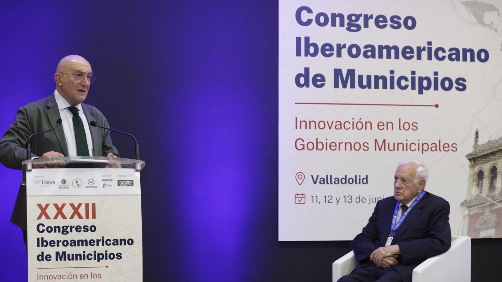El alcalde de Valladolid, Jesús Julio Carnero, durante su intervención en el XXXII Congreso Iberoamericano de Municipios, este viernes en la capital vallisoletana