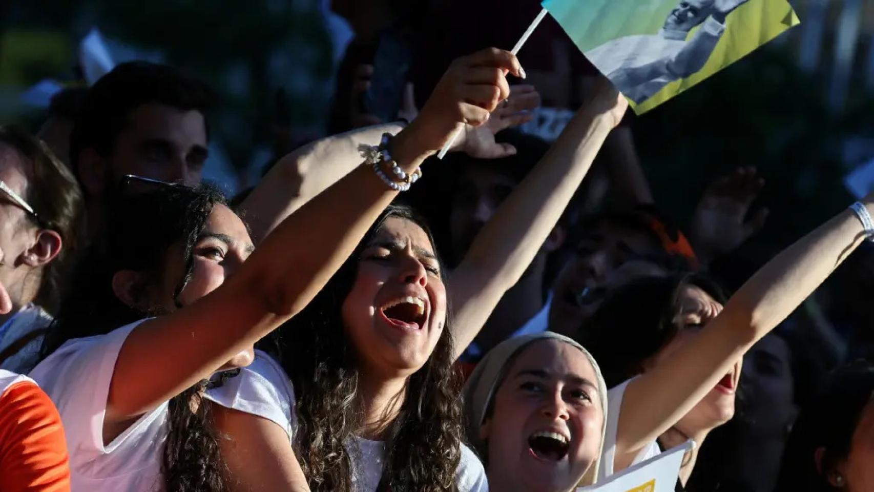 Un grupo de jóvenes en la visita del Papa León XIV en Canarias.