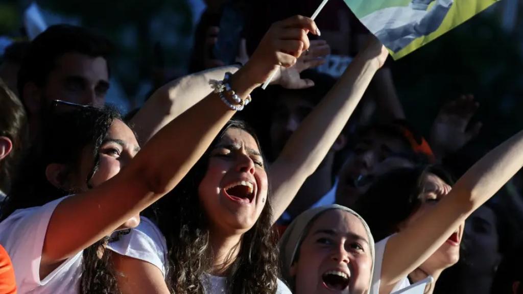 Un grupo de jóvenes en la visita del Papa León XIV en Canarias.