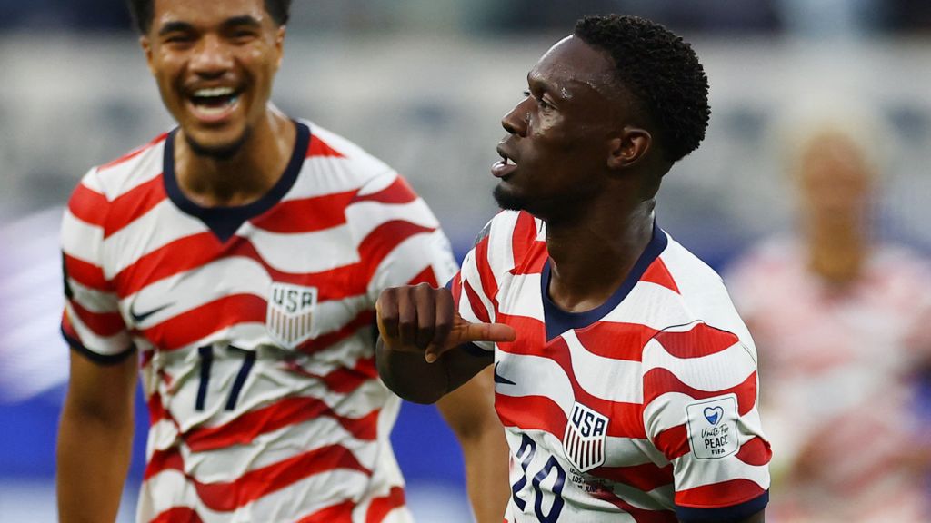 Balogun celebra el tercer gol de Estados Unidos contra Paraguay en el Mundial.