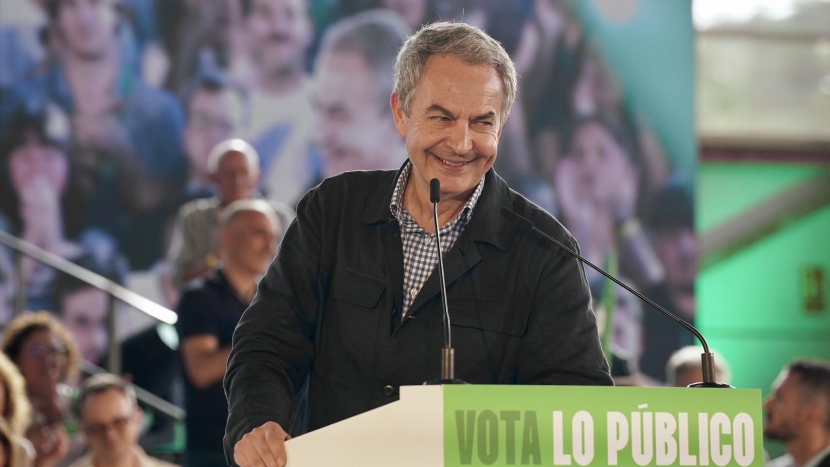 El expresidente Zapatero, el pasado 1 de mayo en Cártama (Málaga), durante un acto de campaña de las elecciones andaluzas.