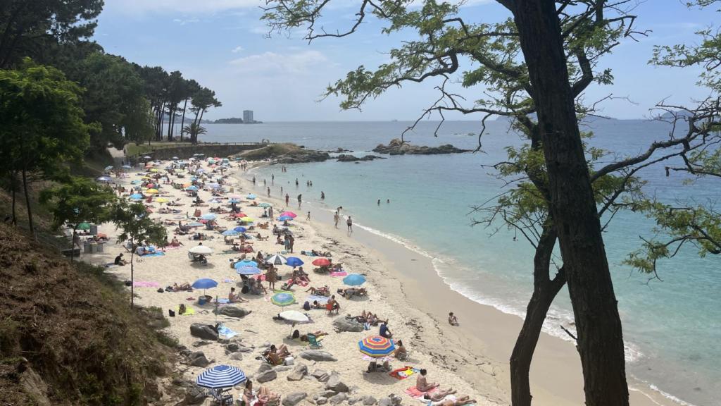 El calor llena las playas de Vigo y su comarca.