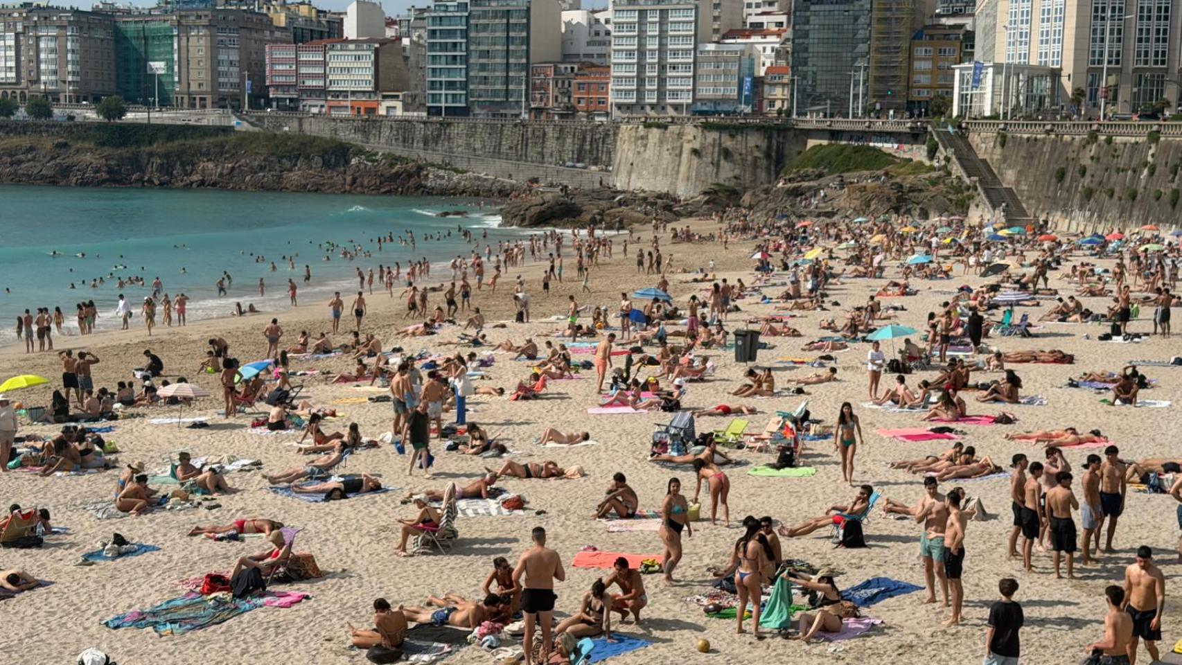 La playa de Orzán en la tarde del sábado 13 de junio
