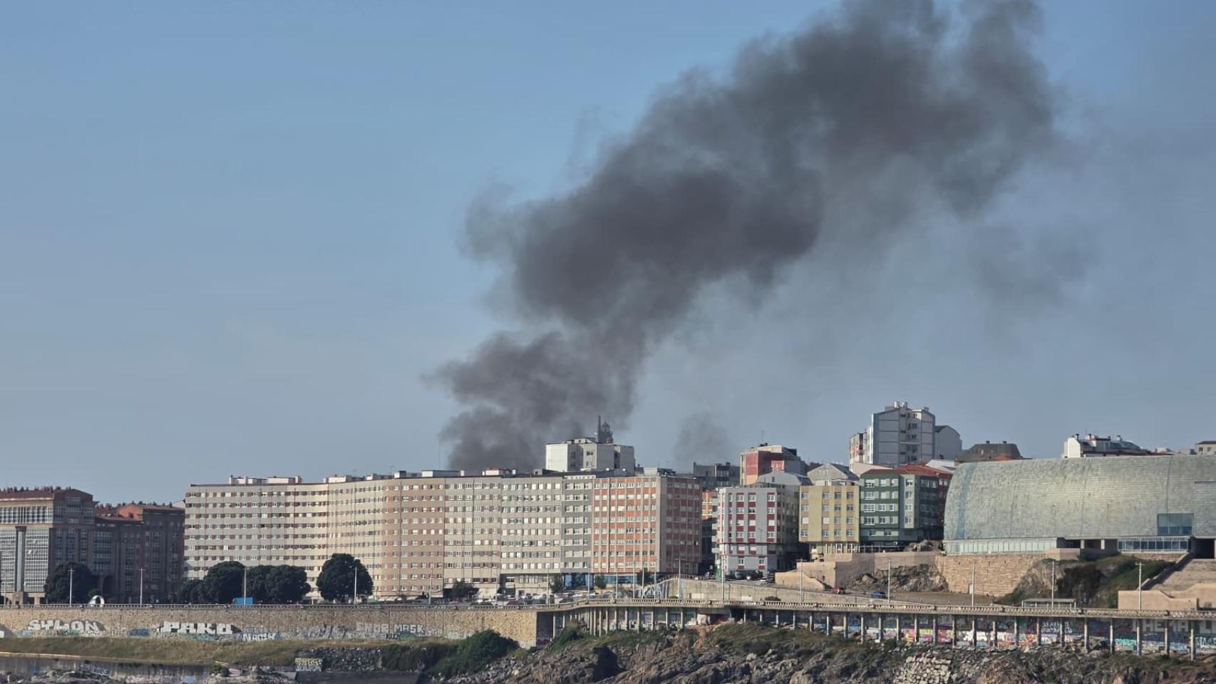 Incendio declarado en la antigua nave donde durante años se guardaron los tranvías de la ciudad