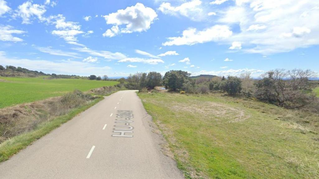 Un tramo de la HU-V-3243 donde se ha producido el accidente de tráfico 