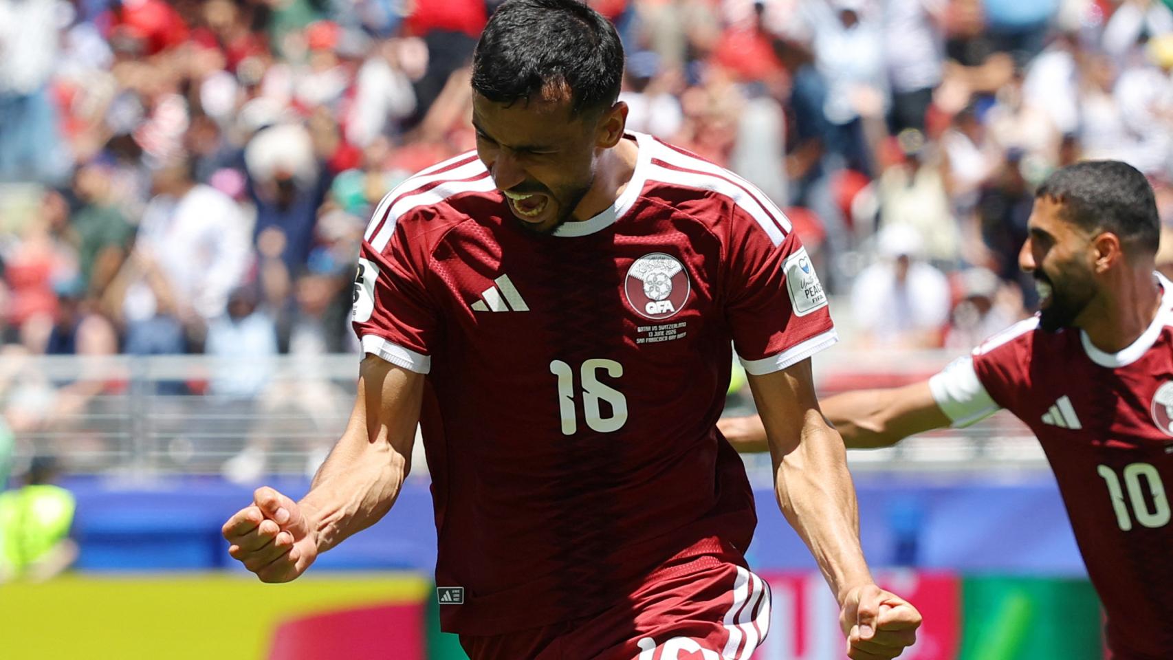 Khoukhi celebra el gol del empate para Qatar.