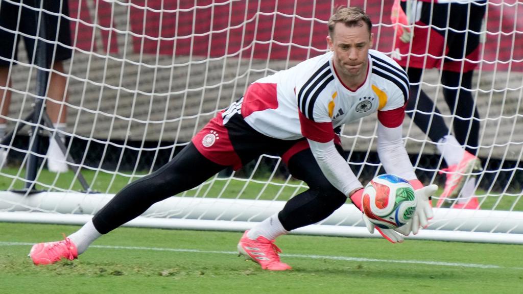 Neuer, en el entrenamiento con Alemania.