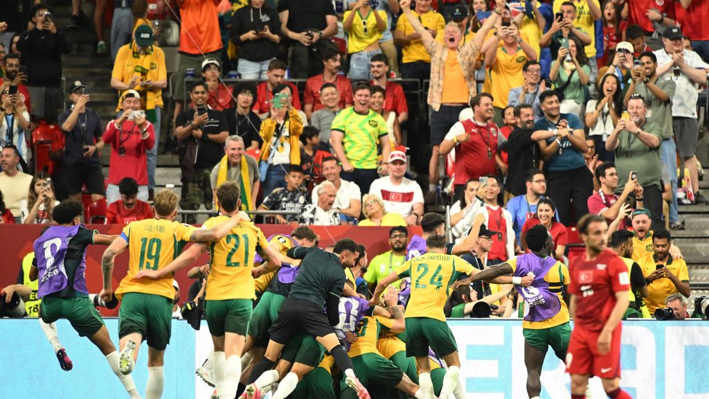 Los futbolistas de Australia celebran el 2-0 contra Turquía.