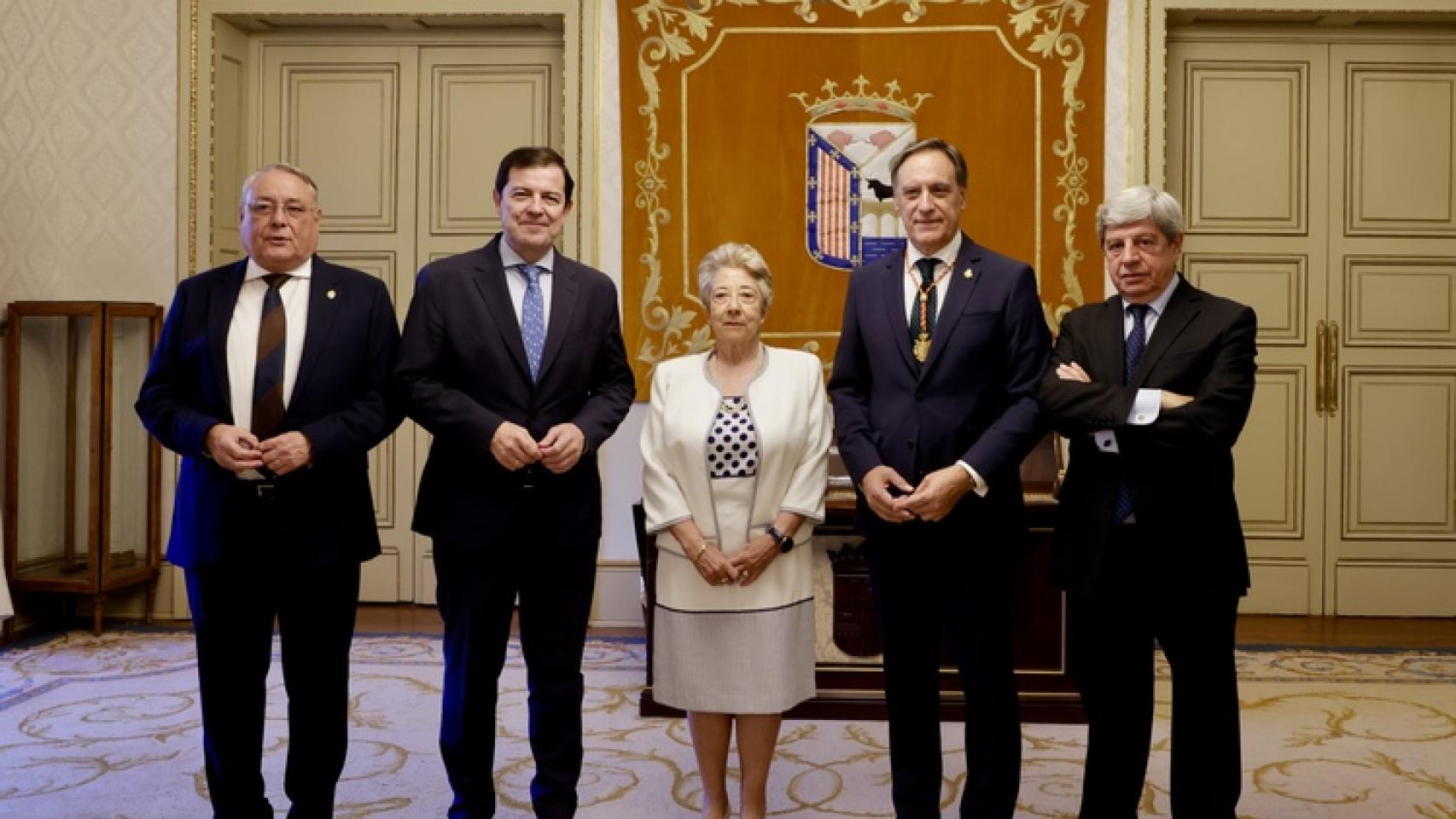 El presidente de la Junta, Alfonso Fernández Mañueco, asiste al acto de entrega de las Medallas de Oro de la Ciudad de Salamanca 2026.