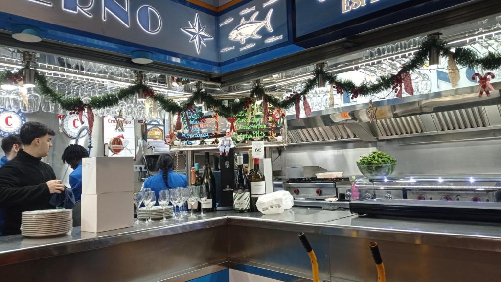 Uno de los bares en el mercado de Atarazanas.