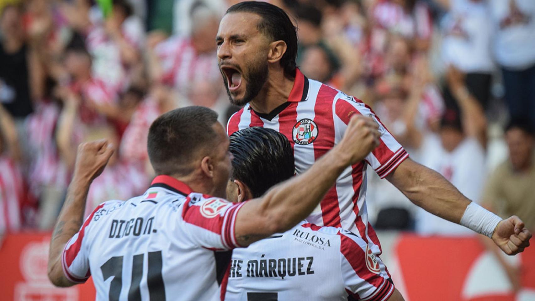 Celebración del gol de Mario Losada para el Zamora.