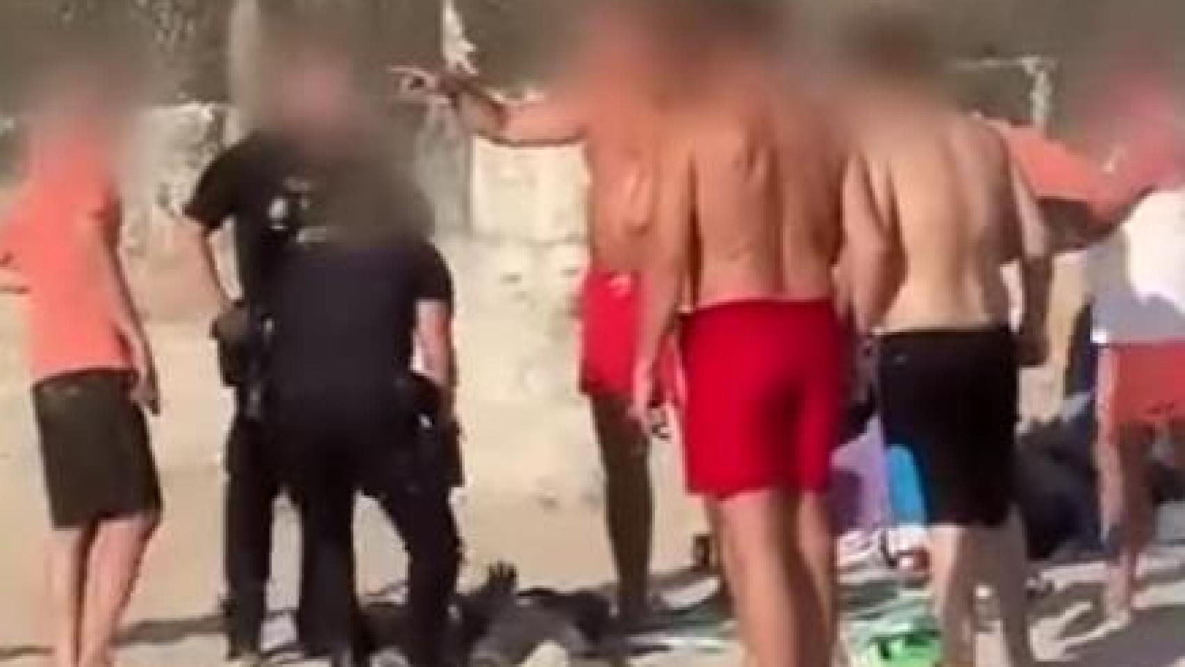 Intervención policial en la playa del Orzán tras un intento de robo ocurrido en la tarde del sábado