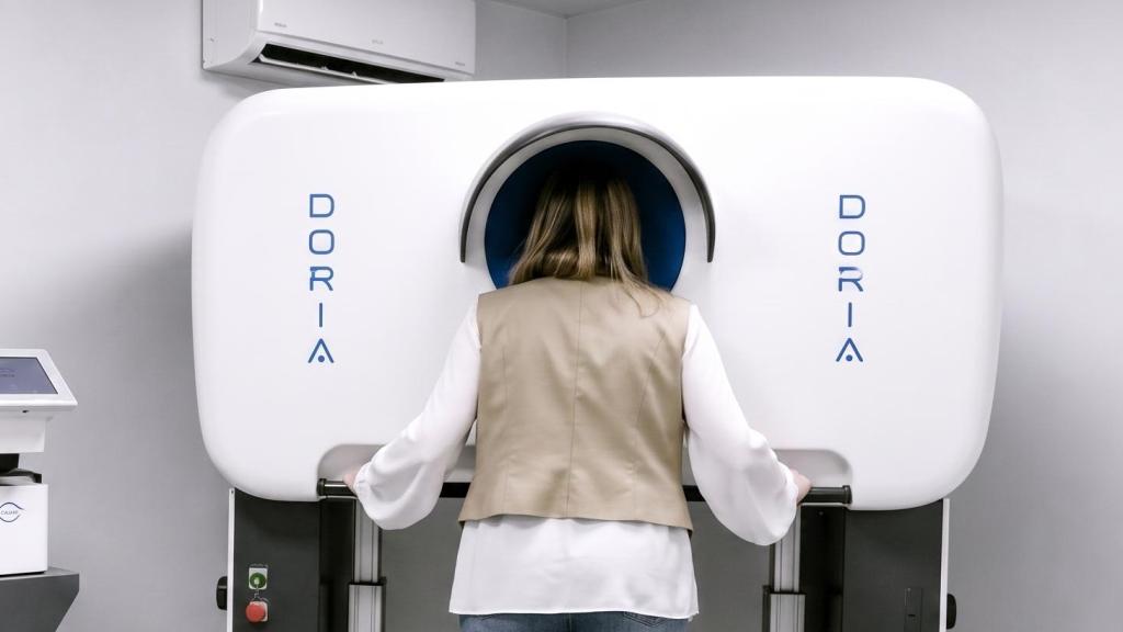 DORIA, el 'robot' que realiza más de 100 pruebas oftalmológicas en 8 minutos. EE
