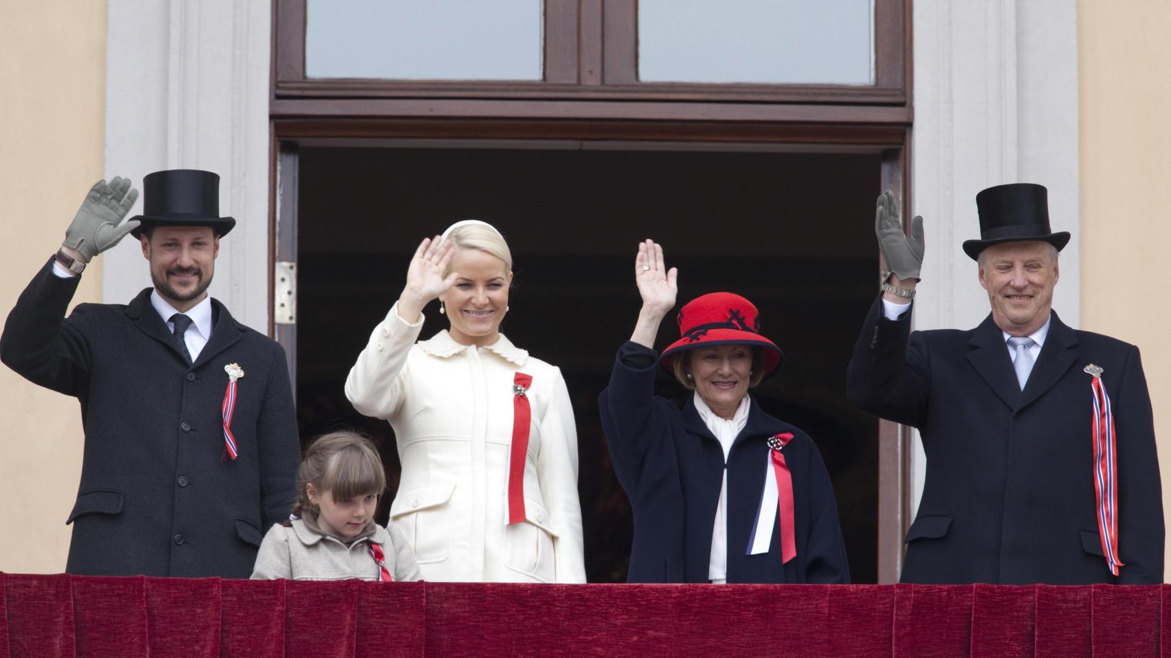 Haakon, Mette-Marit, Sonia y Harald de Noruega.