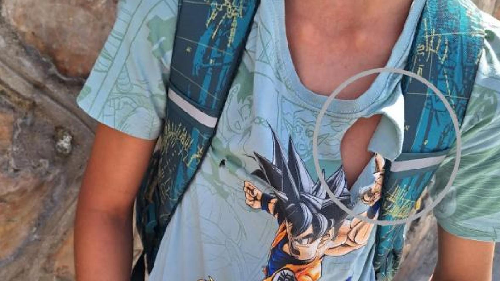 Así quedó la camiseta del menor.