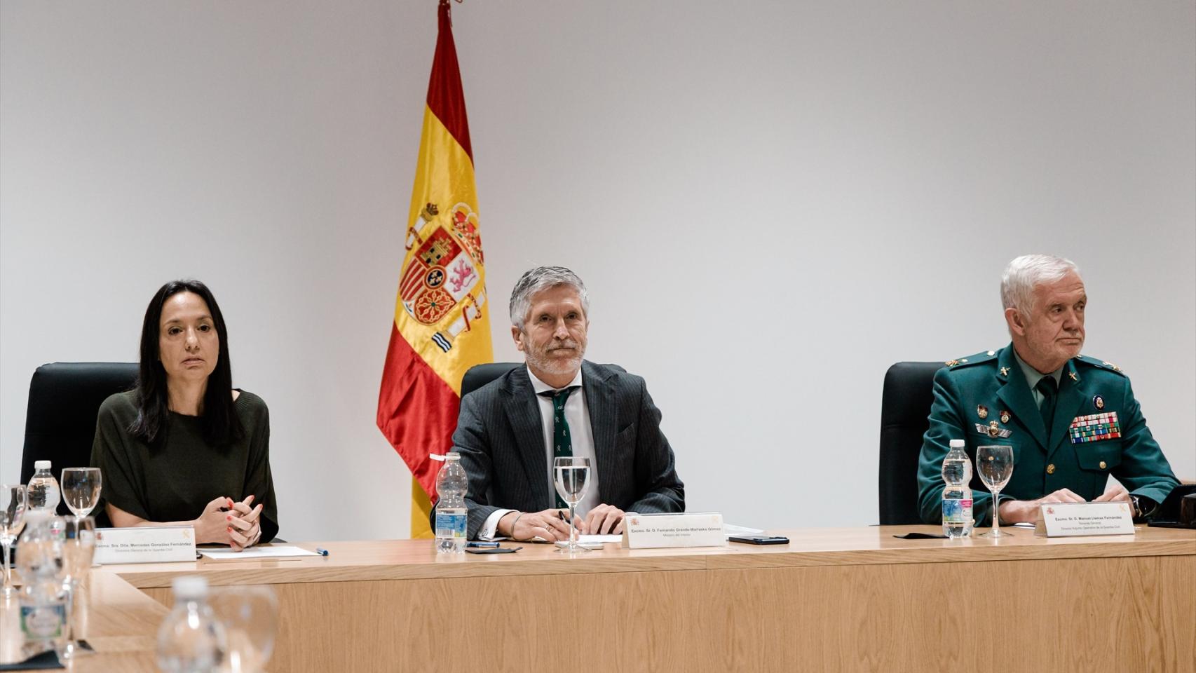 De izquierda a derecha: la directora general de la Guardia Civil, Mercedes González; el ministro del Interior, Fernando Grande-Marlaska, y el DAO de la Guardia Civil, Manuel Llamas.