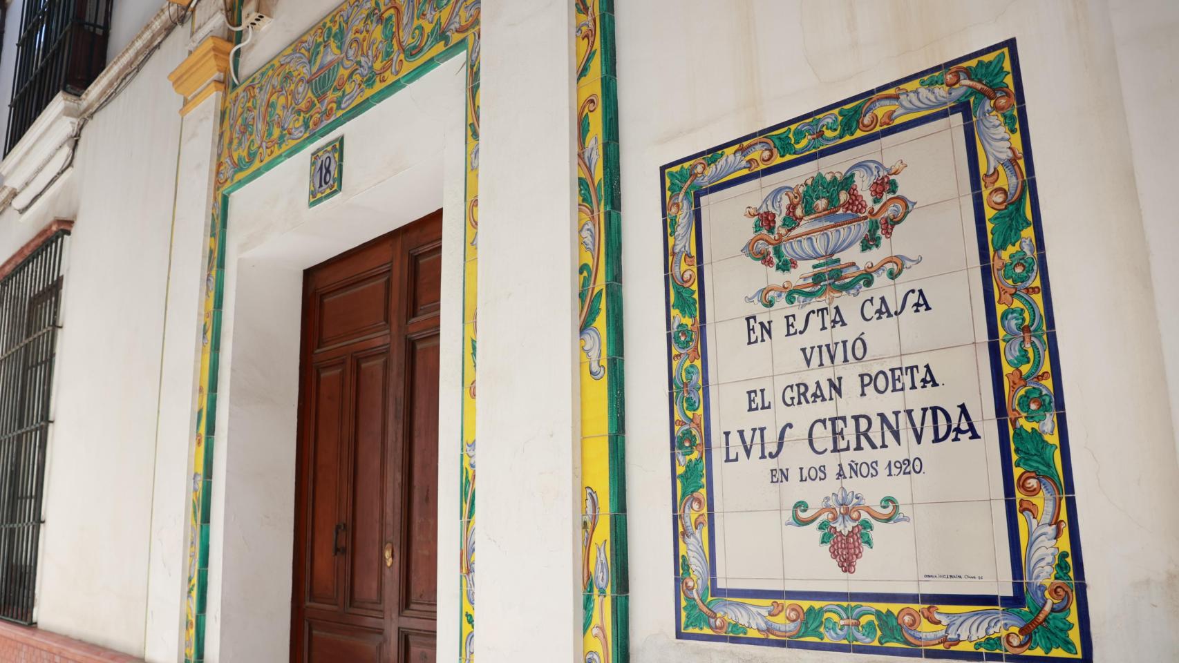 Imagen de la casa donde residió el poeta Luis Cernuda en Sevilla.