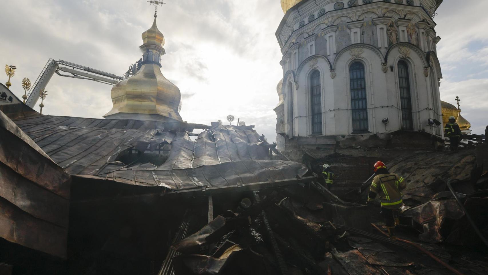 La Catedral de la Dormición en Kiev, Ucrania, tras el ataque del lunes 15 de junio 