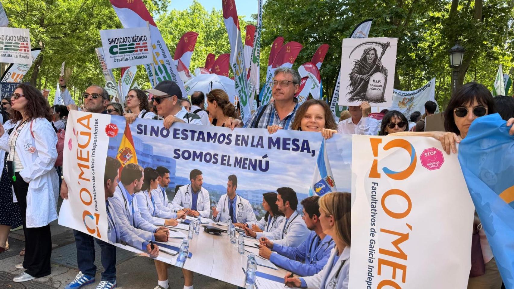 Protesta del sindicato médico O'Mega por un Estatuto Propio.