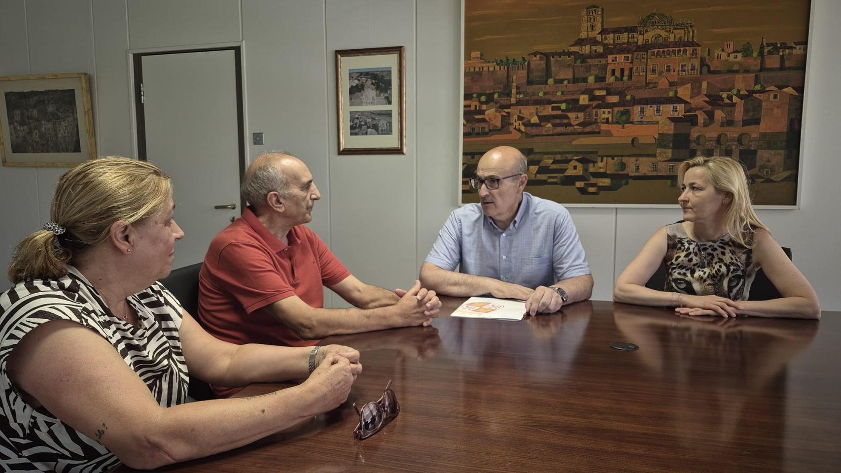 Reunión del delegado territorial de la Junta en Zamora con UGT y CCOO.