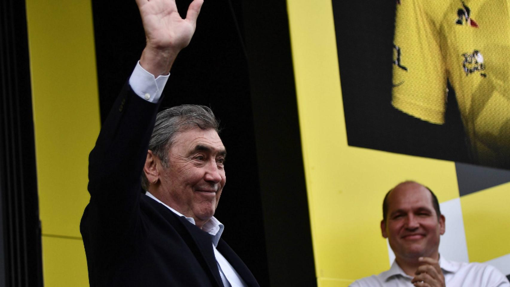 Eddy Merckx saludando al público