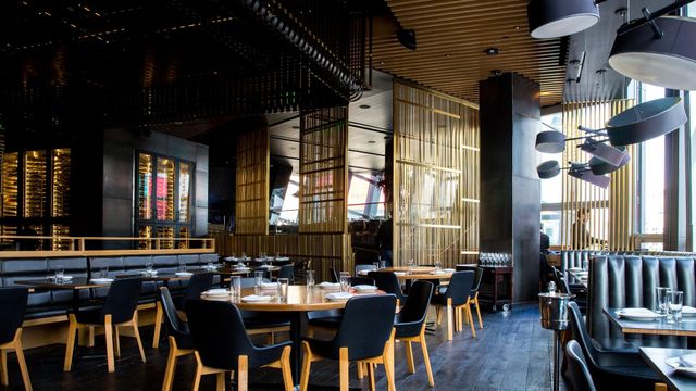 Un restaurante vacío.