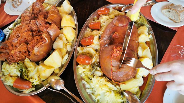 Viaje al interior del botelo gallego: el embutido ideal para combatir el frío