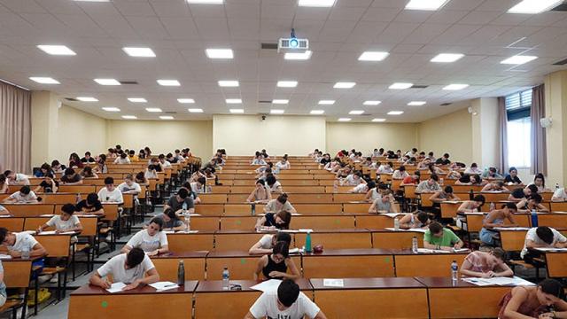 Imagen de archivo de un examen en la Universidad de Málaga.