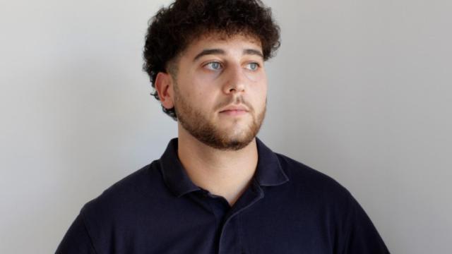 Martín Vega, autor de 'Perdóname los versos que te debo'.
