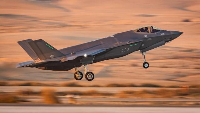 F-35 Adir despegando