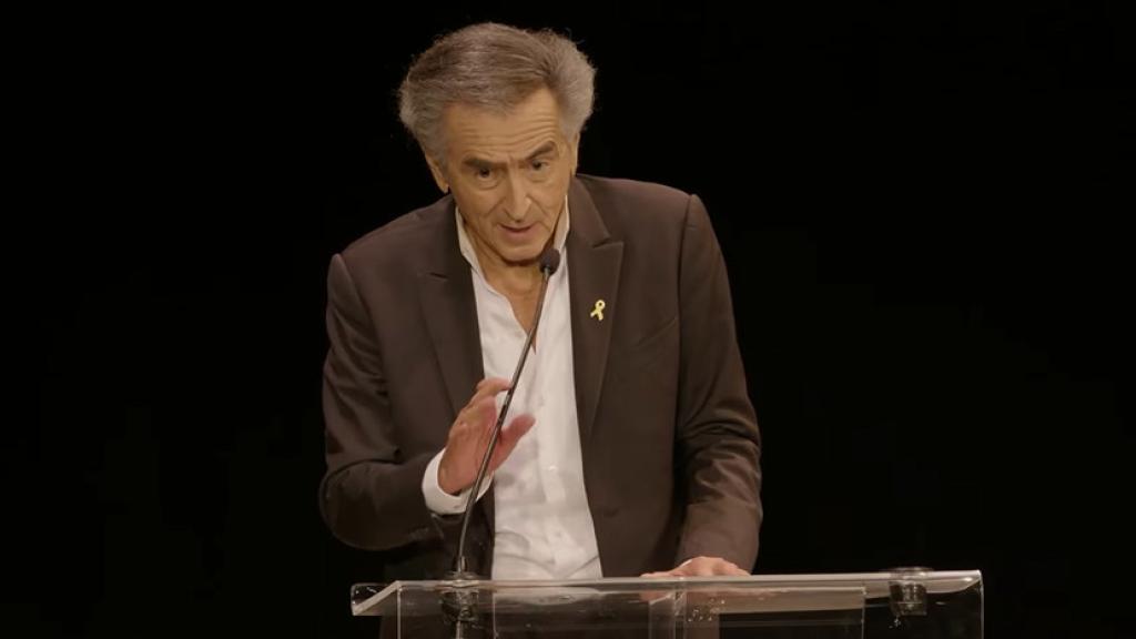 Bernard-Henri Lévy interviene en la cumbre europea contra el antisemitismo celebrada en París.
