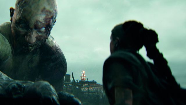 Senua confronta a un gigante en las playas de Islandia