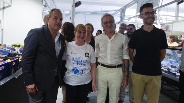 Carlos Baño, Jesús Navarro Alberola y Fran Martínez, en la inaugiración del mercado provisional de Novelda.