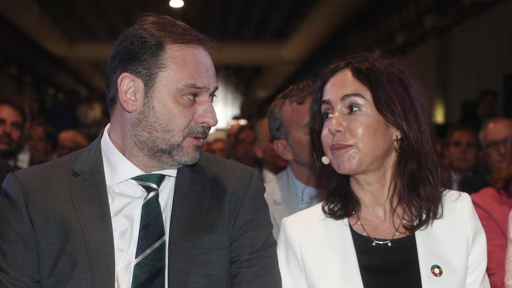 José Luis Ábalos, junto a Isabel Pardo de Vera, cuando era presidenta de Adif.