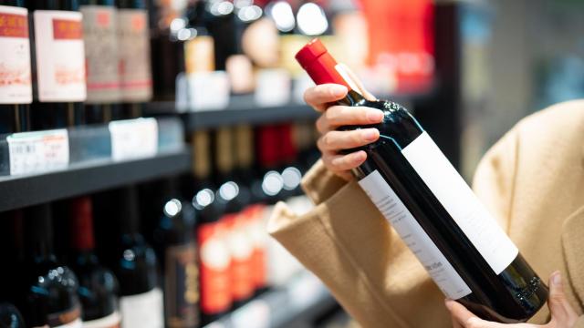 Vino en un supermercado.