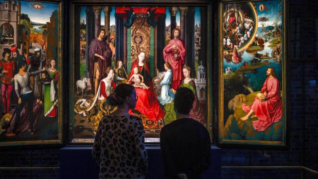 'Tríptico de Juan Bautista y Juan Evangelista' (1479) de Hans Memling, en el Museo del Hospital de San Juan, en Brujas. Foto: Visit Bruges / Jan Darthet