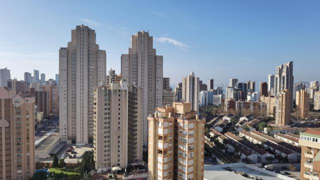 Una vista de la ciudad de Benidorm y su línea de rascacielos.