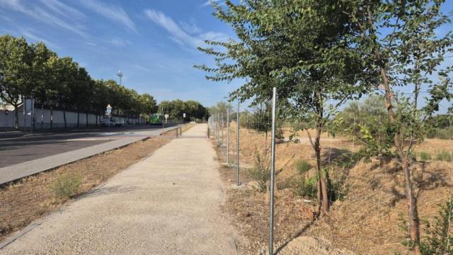 Perimetro vallado en la avenida de Mirasierra en Villanueva de la Cañada.