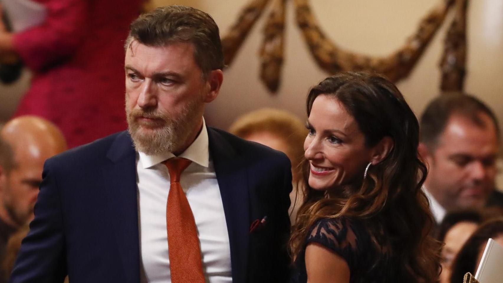 Telma Ortiz, la hermana de la reina Letizia, junto a Gavin Bonnar. 