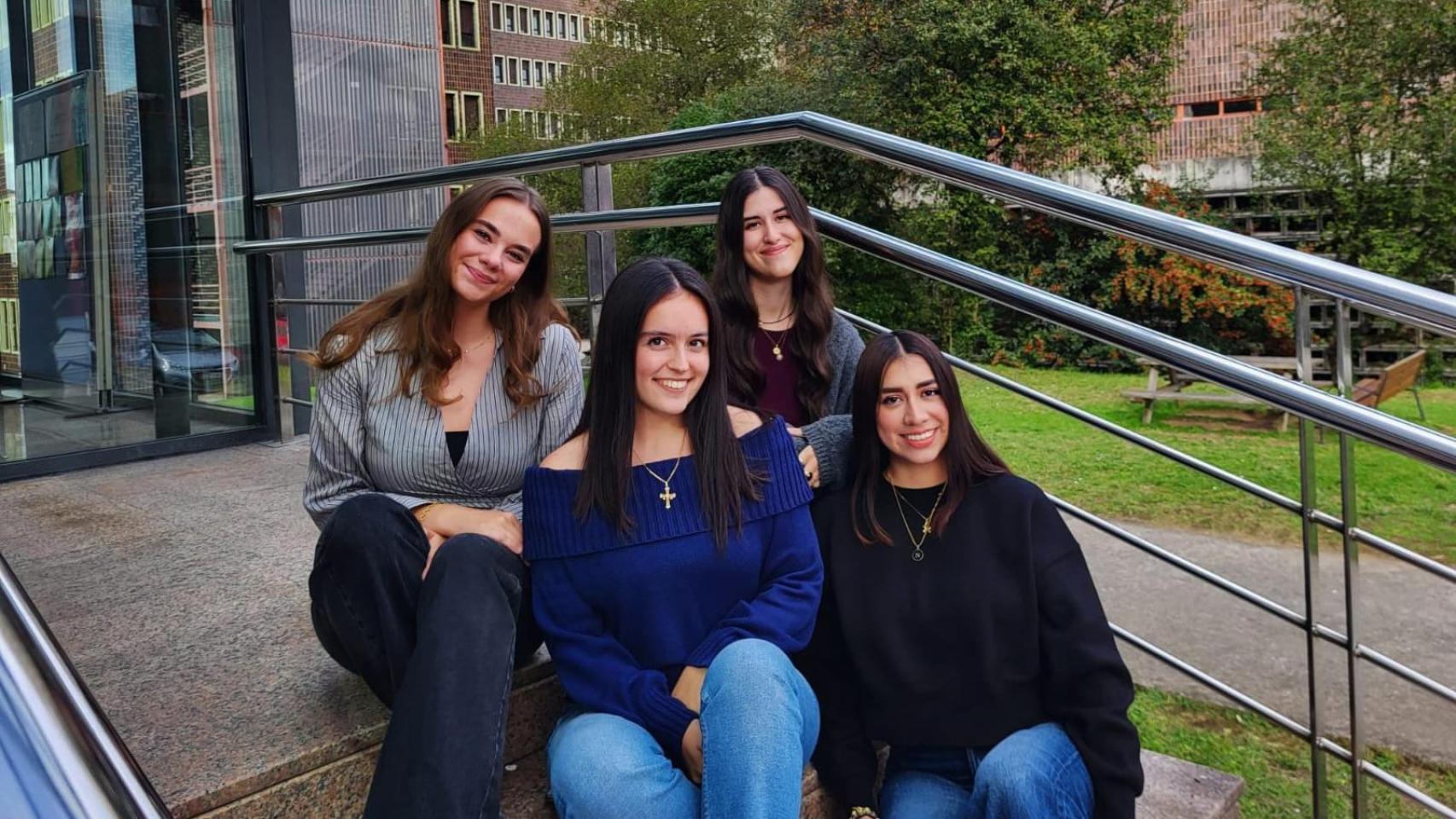 Las ganadoras asturianas del hackathon en México.
