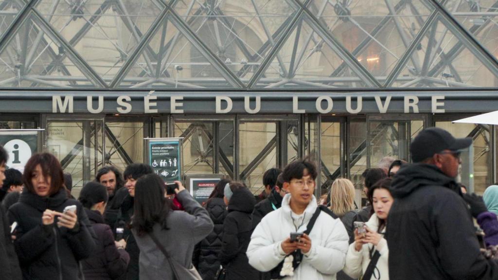 Exterior del Museo del Louvre. Foto: EFE/ Edgar Sapiña Manchado