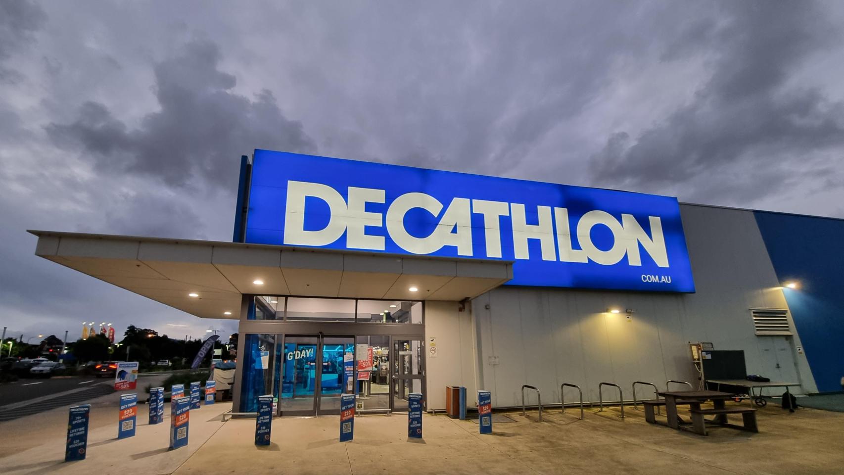 Fachada Decathlon.